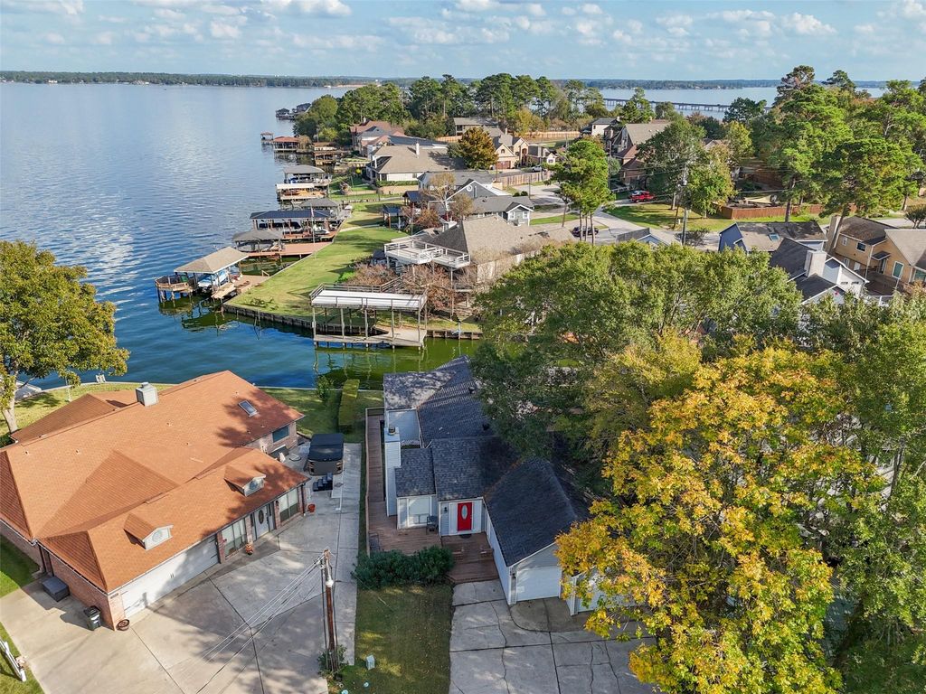lakeside homes Montgomery, TX